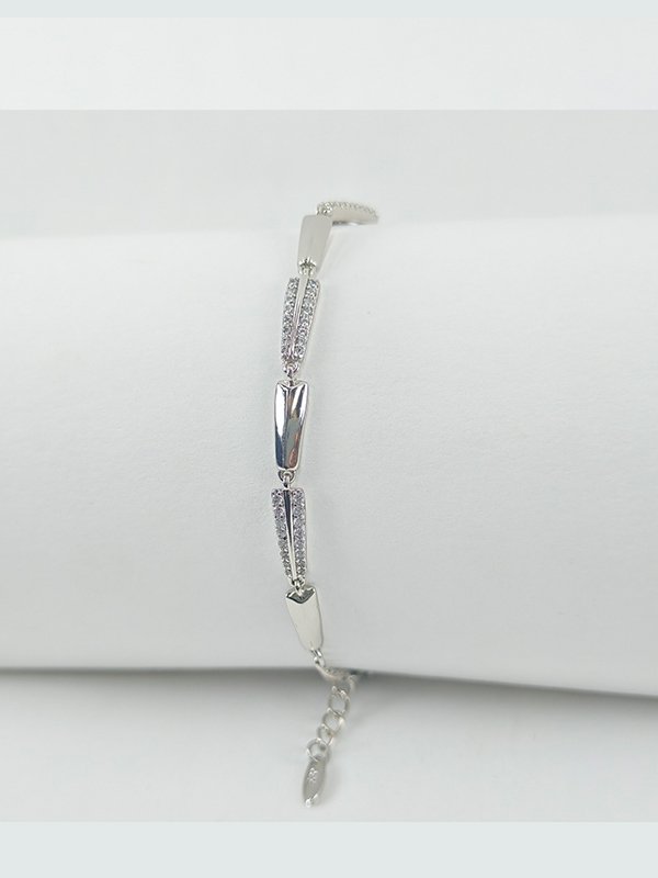Xuping | Infinite Teardrop Pavé Statement Bracelet - Image 4