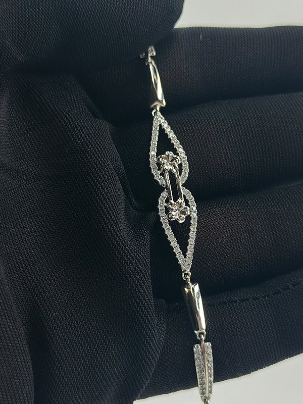 Xuping | Infinite Teardrop Pavé Statement Bracelet - Image 3
