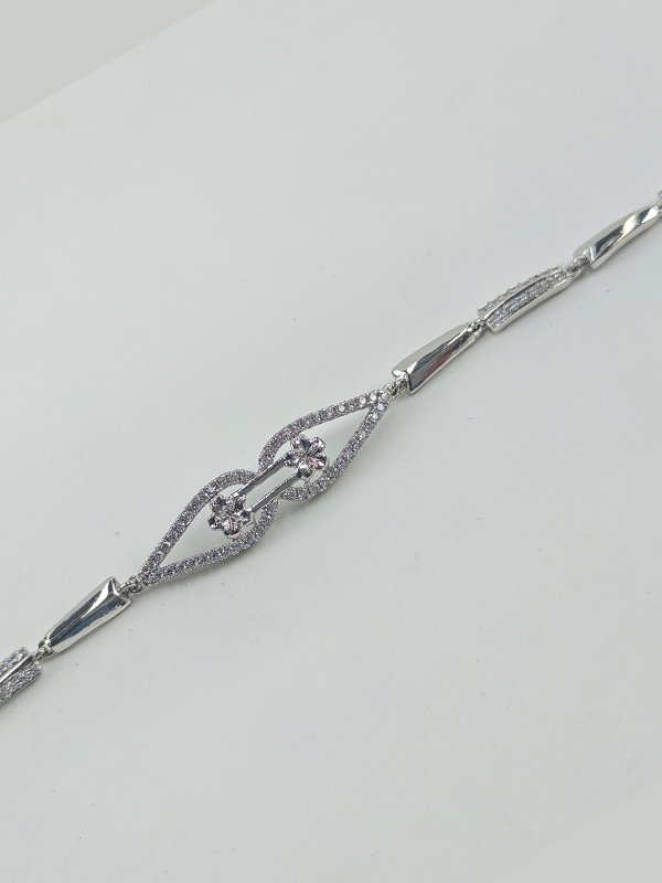 3-3.jpg Xuping | Infinite Teardrop Pavé Statement Bracelet